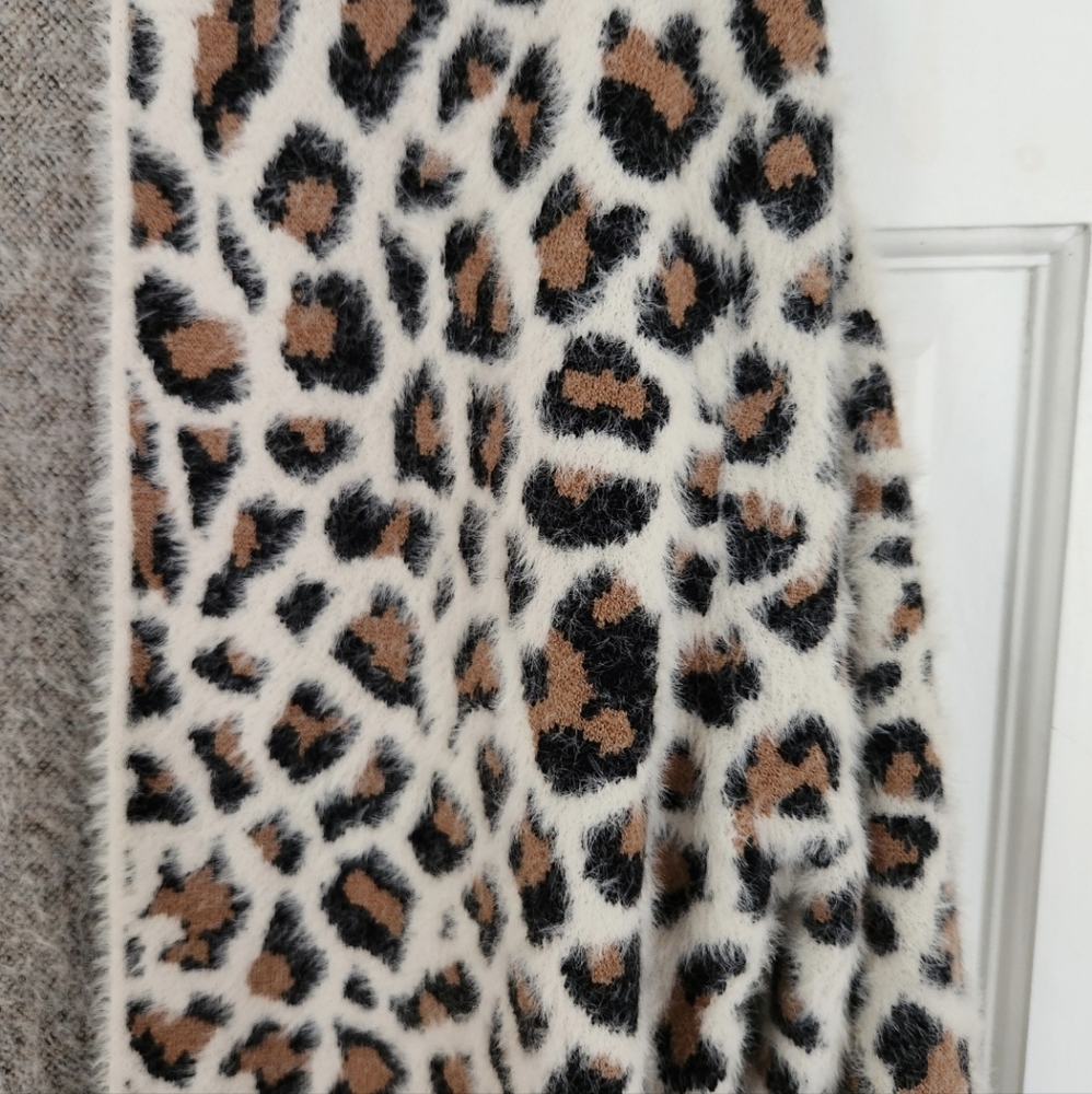 Alya Fuzzy Leopard Cardigan - Picture 2 of 5